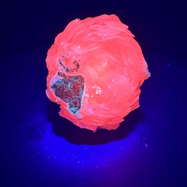 Pink Flower Bud Calcite Yaogangxian 3.3 cm — alternate view