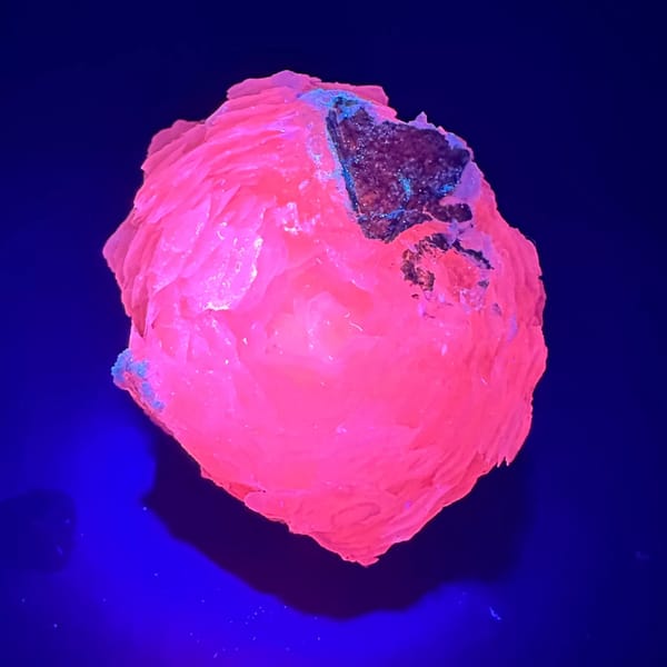 Pink Flower Bud Calcite Yaogangxian 3.3 cm — alternate view