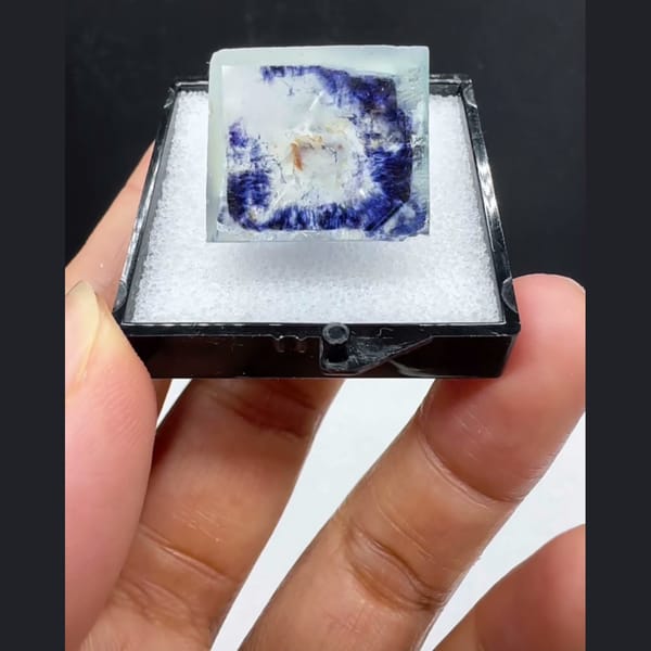 Blue Phantom Fluorite Yaogangxian 1.8 cm — detail view
