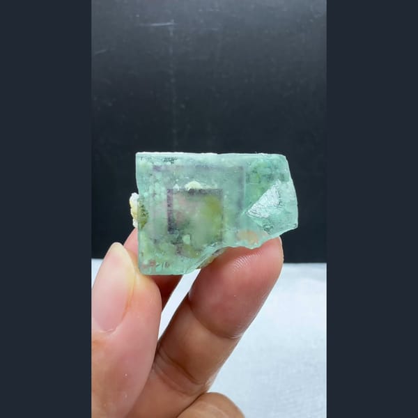 Bicolor Green Fluorite Yaogangxian 2.9 cm — detail view