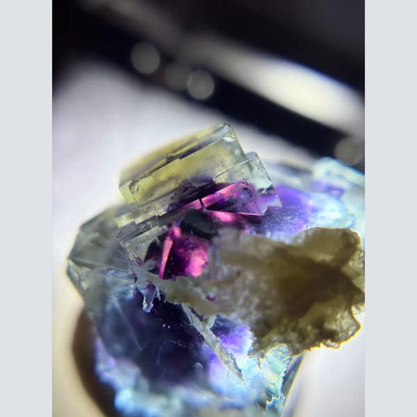 Clear fluorite with violet phantom and blue rim from Yindu — detail view