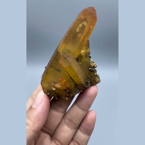 Golden-Skin Quartz with Chalcopyrite Yaogangxian 5.9 cm — complete view