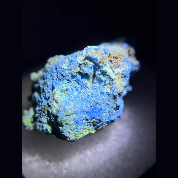 Creedite with blue gibbsite and cyanotrichite from Yunnan — alternate view