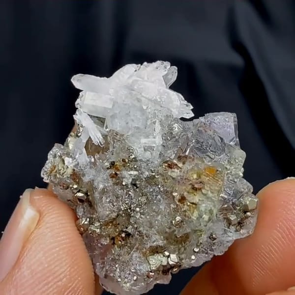 Complete rotated source-video view of fluorite with pyrite and quartz