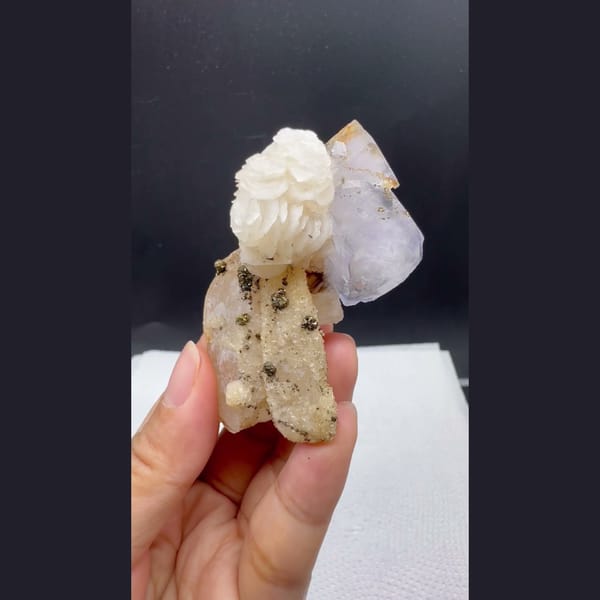 Quartz with Fluorite and Calcite Yaogangxian 6.7 cm — detail view