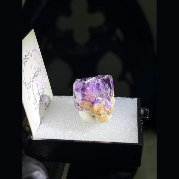 Purple-framed fluorite with calcite from Yaogangxian — complete view