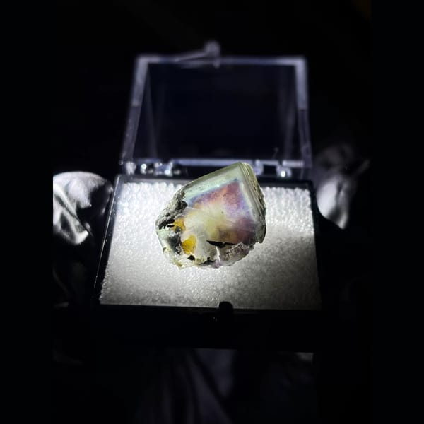 Porcelain-rim phantom fluorite from Yindu — complete view