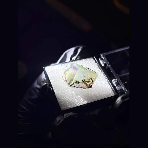Porcelain-rim phantom fluorite from Yindu — alternate view