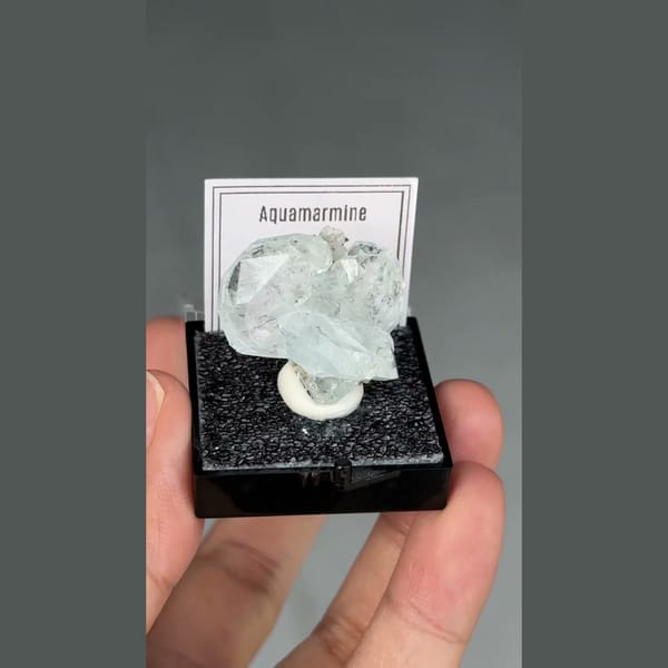Pale blue aquamarine crystals from Xuebaoding, Sichuan — alternate view