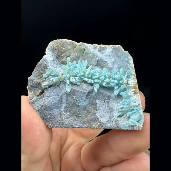 Gearksutite flower vein on blue gibbsite from Qinglong — complete view