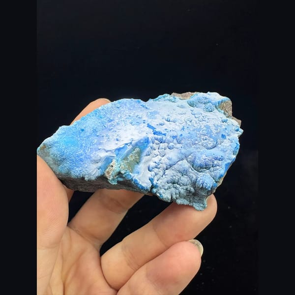 Snow mountain blue gibbsite and allophane from Qinglong — alternate view