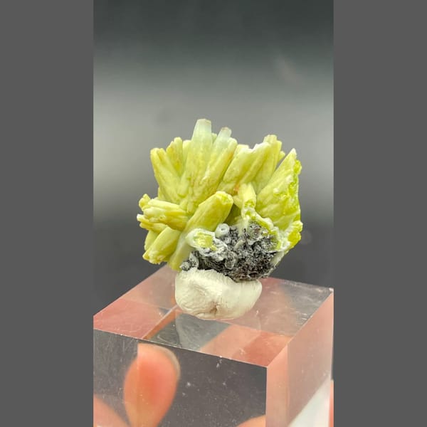 Yellow-green plumbogummite crystal cluster from Guangxi — alternate view