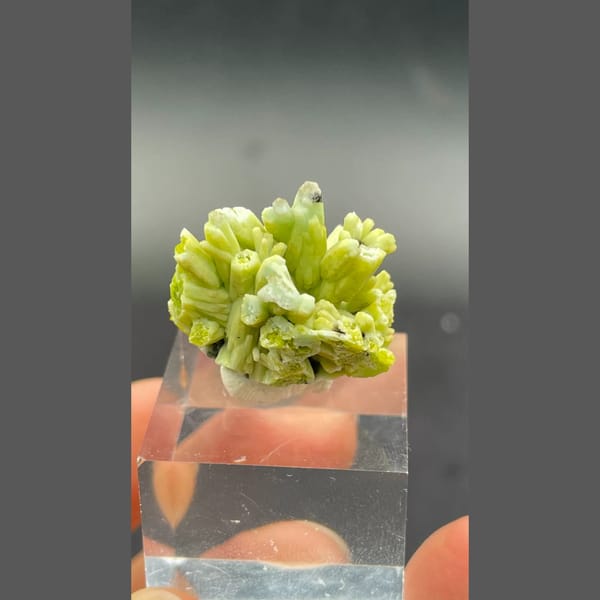 Yellow-green plumbogummite crystal cluster from Guangxi — detail view