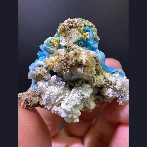 Blue gibbsite crust with creedite from Guizhou — alternate view