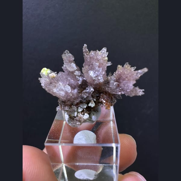 Radiating mauve-pink creedite spray from Guizhou — complete view