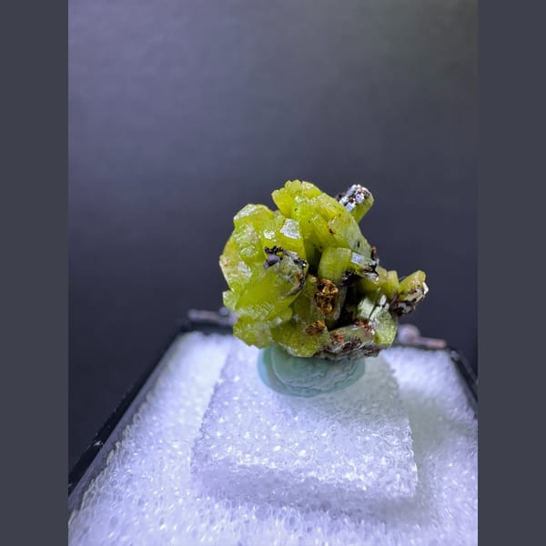 Green pyromorphite crystals from Gongcheng, Guangxi — complete view