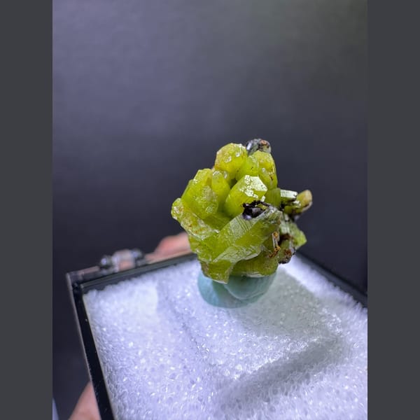 Green pyromorphite crystals from Gongcheng, Guangxi — alternate view