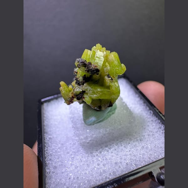 Green pyromorphite crystals from Gongcheng, Guangxi — alternate view