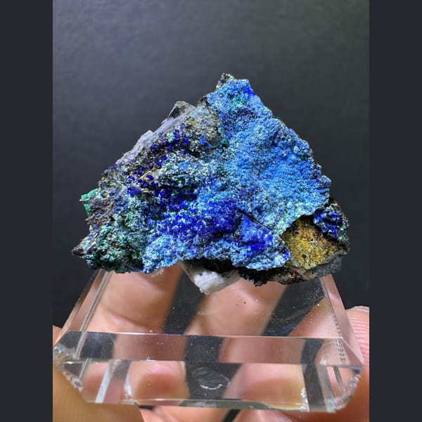Velvety blue cyanotrichite with azurite on limonite from Yunnan — complete view