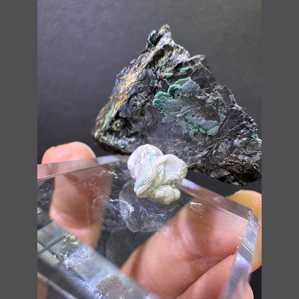 Velvety blue cyanotrichite with azurite on limonite from Yunnan — detail view
