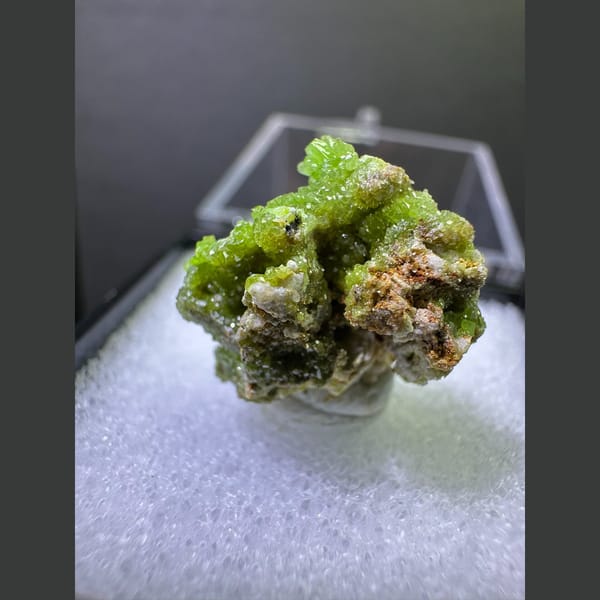 Green pyromorphite crystals from Gongcheng, Guangxi — complete view