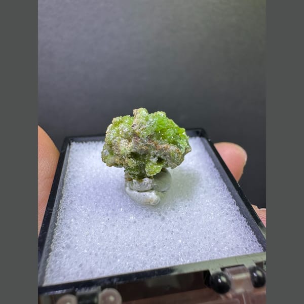 Green pyromorphite crystals from Gongcheng, Guangxi — alternate view