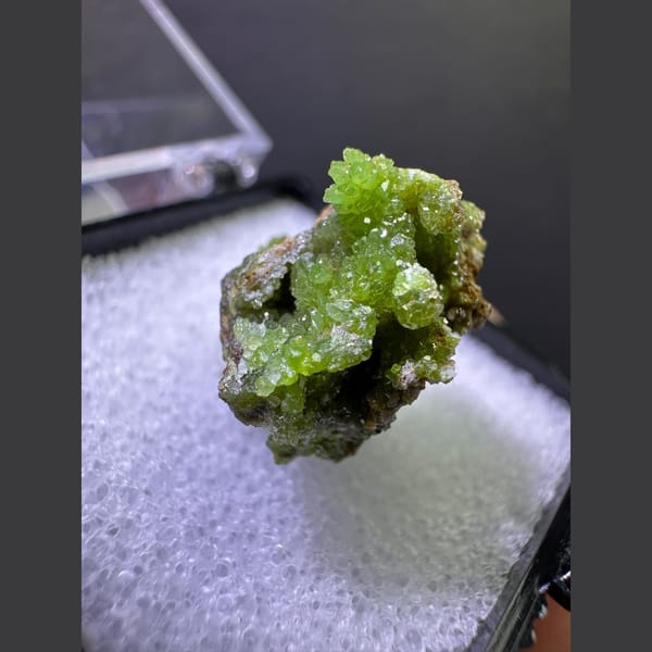 Green pyromorphite crystals from Gongcheng, Guangxi — alternate view