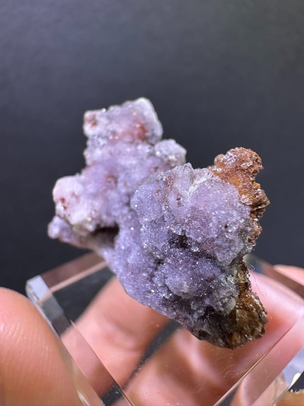 Narrow side view showing the depth of the creedite specimen