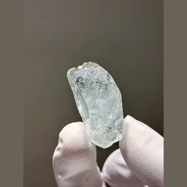 Icy Clear Aquamarine Xuebaoding 3.8 cm — alternate view