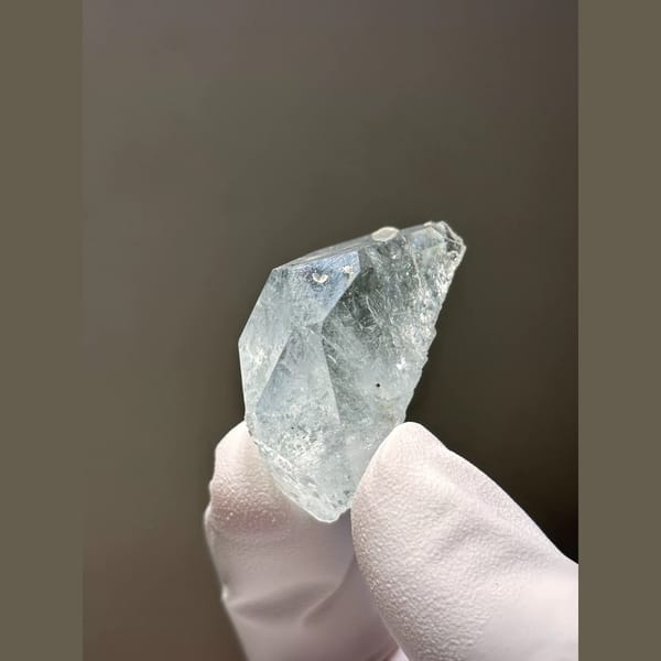 Icy Clear Aquamarine Xuebaoding 3.8 cm — alternate view