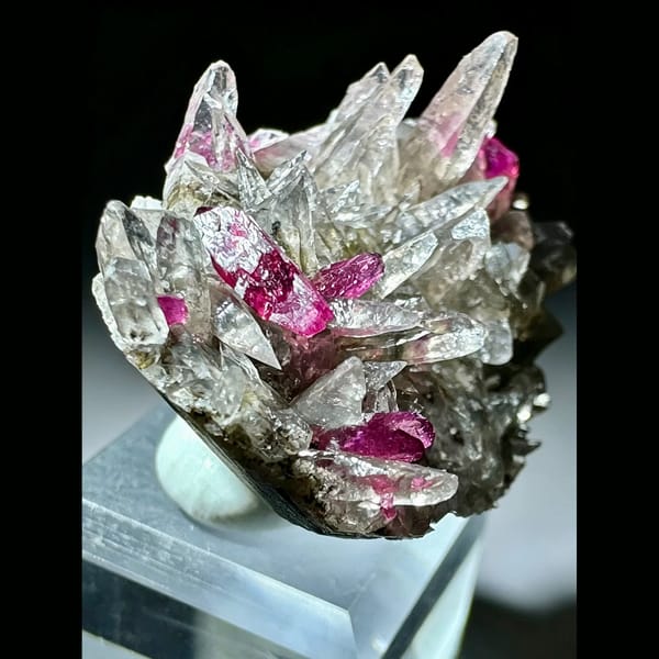 Roselite on Calcite Morocco 4.5 cm — detail view