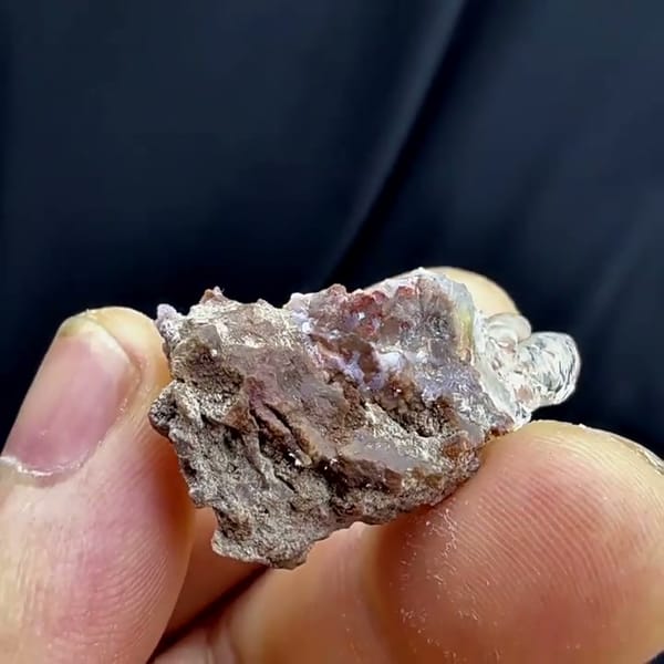 Complete reverse and natural base of the hyalite opal specimen