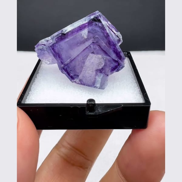 Purple-Rim Fluorite Yaogangxian 2.8 cm — complete view