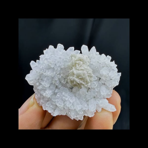 Complete front view of radiating quartz with rounded dolomite growth