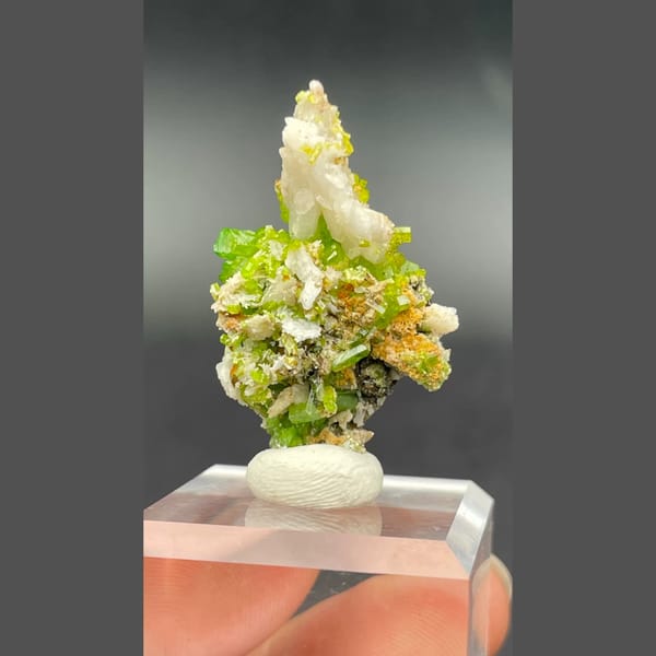 Apple-green pyromorphite from Guangdong — detail view