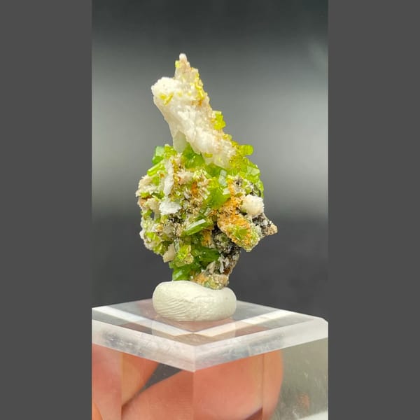 Apple-green pyromorphite from Guangdong — detail view