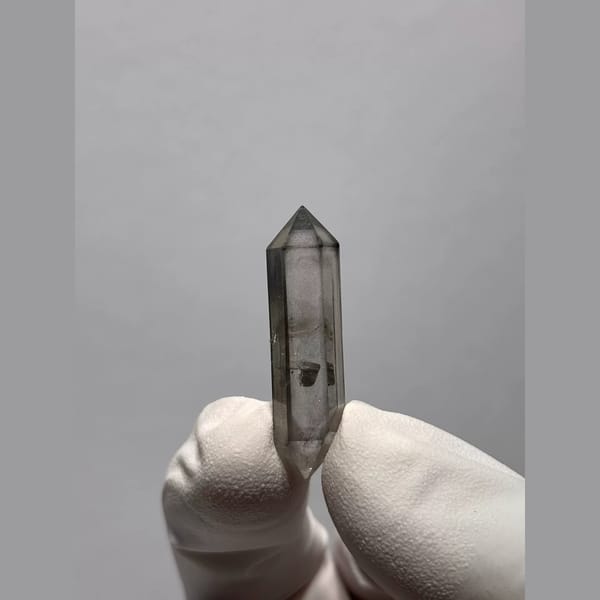 Dt quartz Yunnan 3.3 cm — complete view