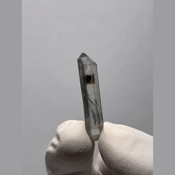 Dt quartz Yunnan 3.3 cm — complete view