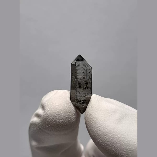 Dt quartz Yunnan 2.1 cm — complete view