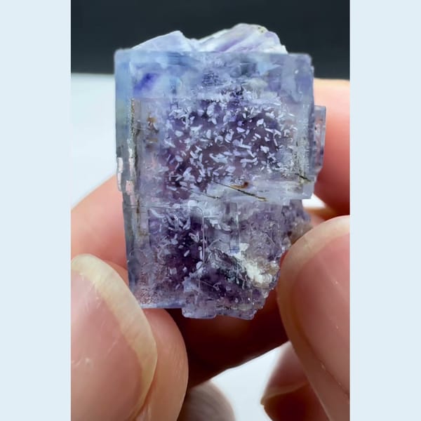 Snowflake Fluorite Yaogangxian 2.2 cm — complete view