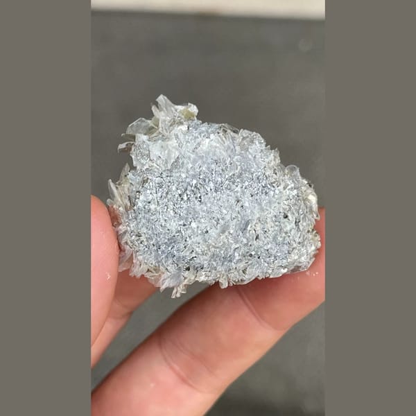 Aquamarine with Mica Xuebaoding 3.6 cm — detail view