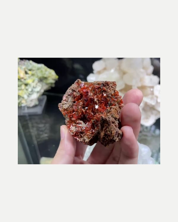 Complete side view of the exact wulfenite specimen
