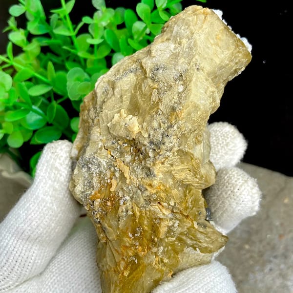 Chalcopyrite and tetrahedrite on golden siderite with white dolomite — detail view