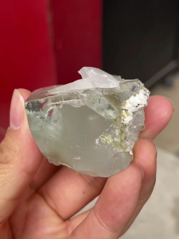 Xianghualing pale green fluorite with white calcite, side and crystal thickness