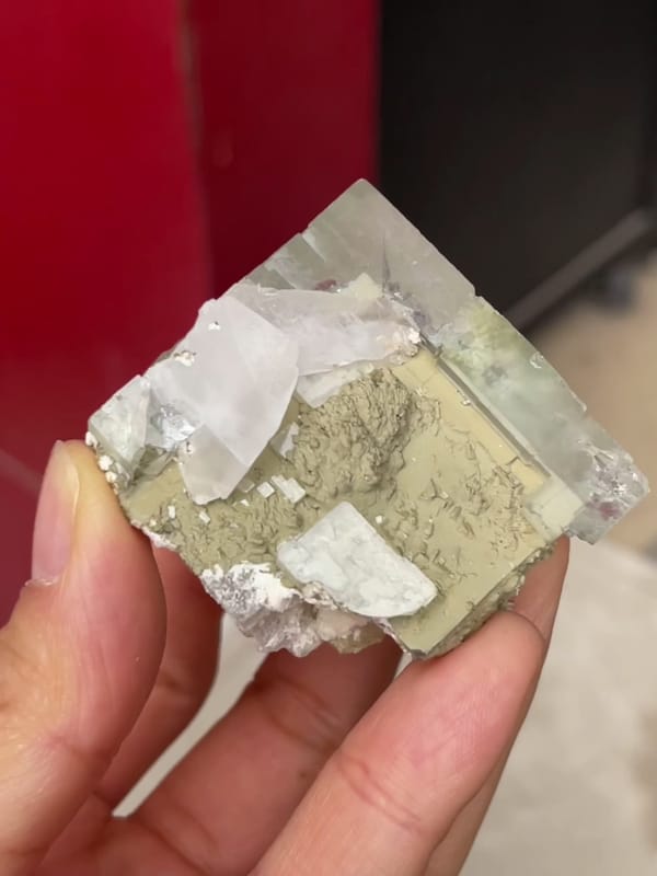 Xianghualing pale green fluorite with white calcite, oblique face with white calcite and pale green fluorite