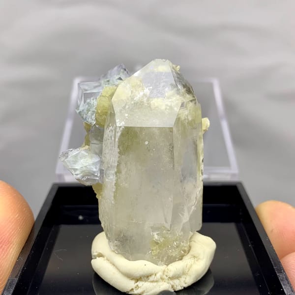 Quartz point dotted with pale blue-green fluorite from Yaogangxian — complete view