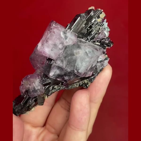 Yaogangxian wolframite with purple fluorite quartz mica — complete view