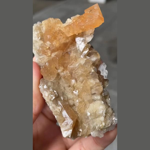 Parallel-growth scheelite from Xuebaoding — alternate view