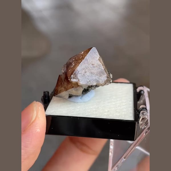 Scheelite from Yaogangxian — detail view