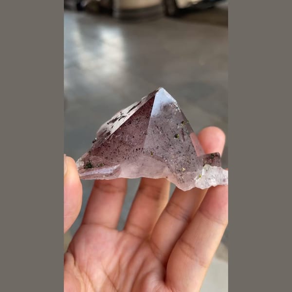 Meigu quartz with epidote and hematite tint — alternate view